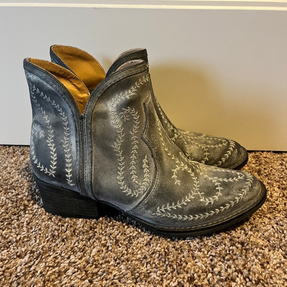 COPY - These Sterling River gray leather western booties are BRAND NEW! so cute!
